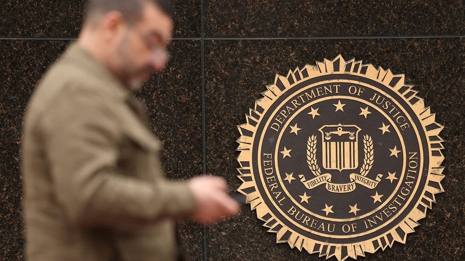 Le FBI affirme que la source de la violation de son portail d'emploi est toujours inconnue, car les pirates affirment que les données des employés ont été compromises.