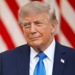 La décision du président Trump juste avant les élections de mi-mandat semble défier la tendance historique et les gros titres de l'actualité