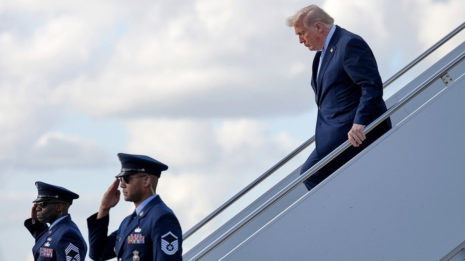 La FAA demande des restrictions permanentes de l’espace aérien près de Mar-a-Lago de Trump alors qu’un expert prévient que les règles ne sont « pas assez bonnes »