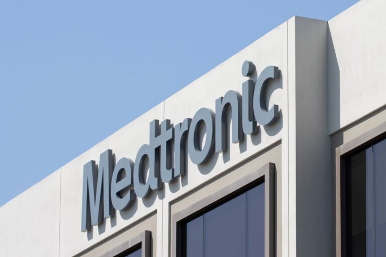 L’action Medtronic est-elle sous-performante par rapport au Dow Jones ?