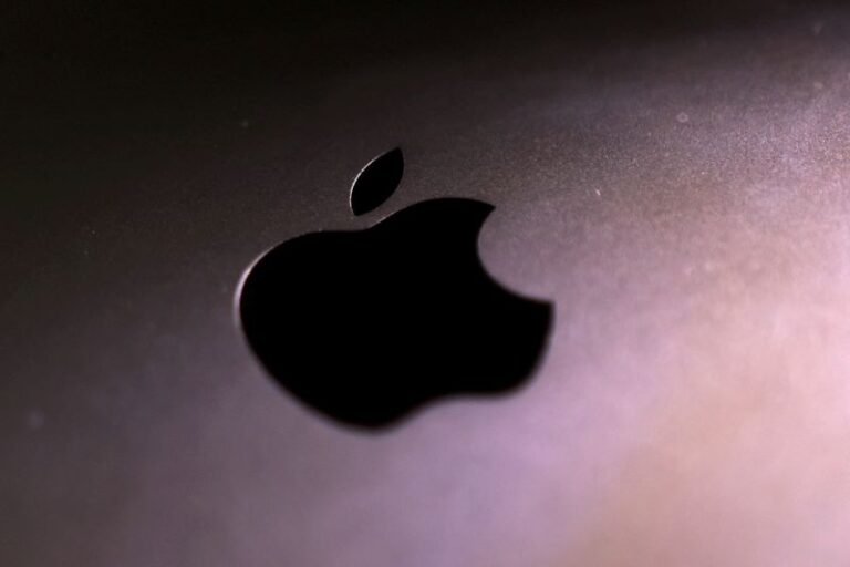 Cook confie Apple à Ternus : plus grand et plus riche, mais en train de rattraper son retard dans la course à l'IA