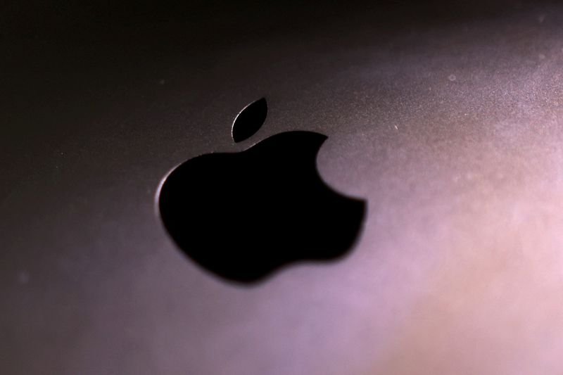 Cook confie Apple à Ternus : plus grand et plus riche, mais en train de rattraper son retard dans la course à l'IA