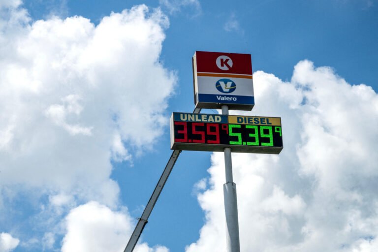 Marché boursier aujourd'hui : les contrats à terme sur le Dow, le S&P 500 et le Nasdaq restent stables alors que les prix du pétrole approchent les 100 $