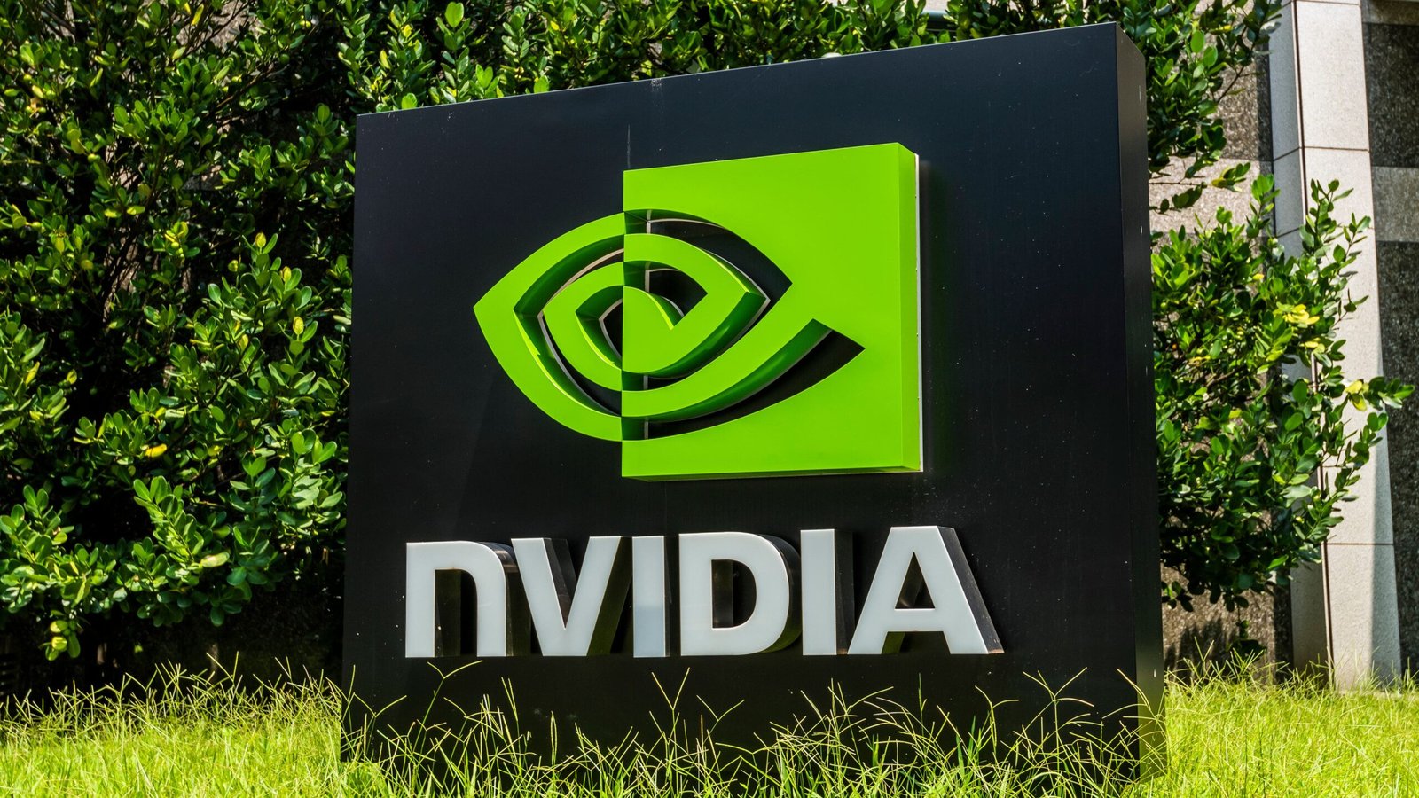 Nvidia confirme l'acquisition pour 13 milliards de dollars de la plateforme d'IA ouverte Hugging Face