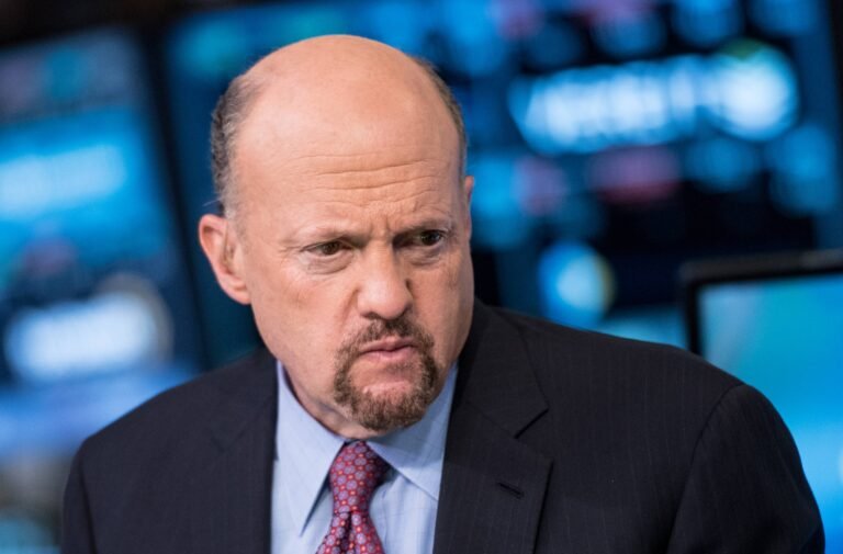 Jim Cramer explique Palantir et le rebond de Salesforce