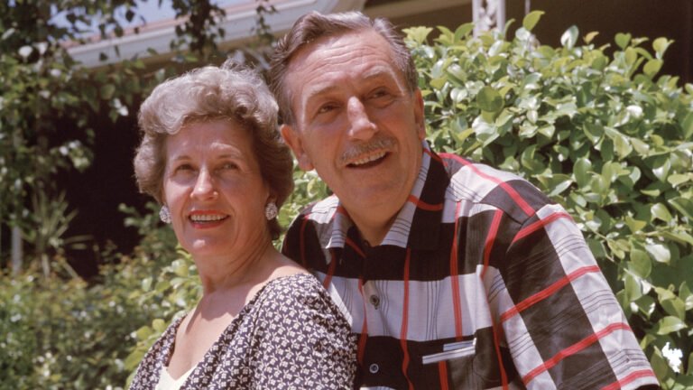 Walt Disney a hypothéqué sa maison et vendu sa voiture pour financer Blanche-Neige – sa femme a déclaré qu'elle "ne s'était jamais sentie en sécurité"