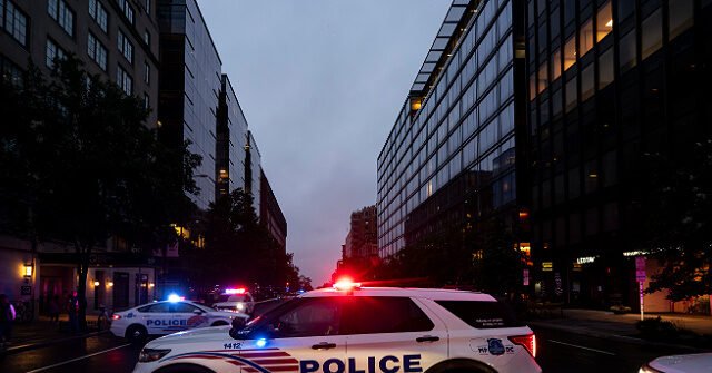 Un policier de Washington décède après s'être tiré une balle dans un commissariat de police