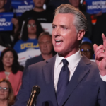 Newsom admet que les idées socialistes démocratiques sont « dominantes » au sein du parti démocrate : « assez alignées »
