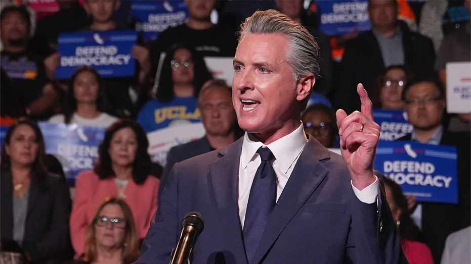 Newsom admet que les idées socialistes démocratiques sont « dominantes » au sein du parti démocrate : « assez alignées »