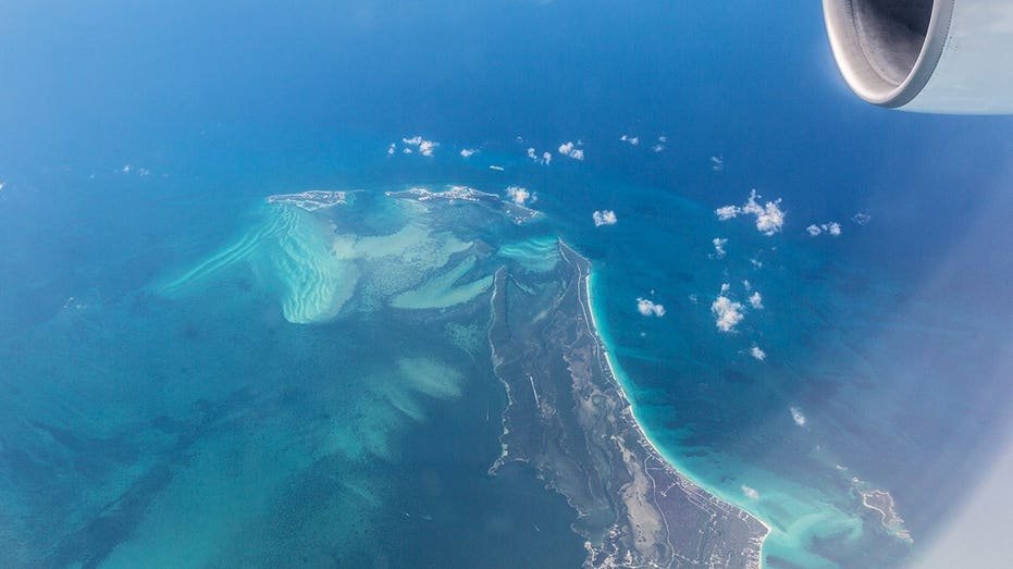 4 membres de la famille voyageant des Bahamas vers la Floride à bord d'un petit avion disparaissent, les garde-côtes se joignant aux recherches