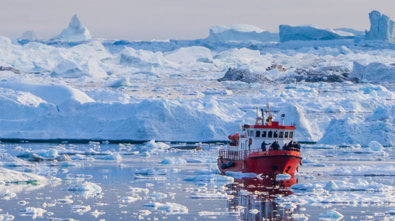 Pourquoi Trump s'est concentré sur le Groenland, la plus grande île du monde, principalement recouverte de glace — dans 3 graphiques