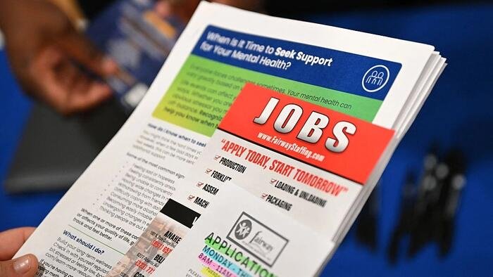 La plupart des travailleurs américains craignent l’obsolescence à l’ère de l’IA, selon les experts, l’adaptation va au-delà de la technologie