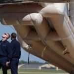 Un toboggan d'urgence a été accidentellement déployé sur le nouveau Air Force One, offert par le Qatar, avant que Trump ne s'envole pour le Texas