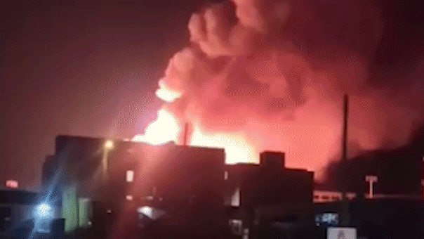 Un incendie massif ravage un complexe d'appartements en construction et force les évacuations à South Bend
