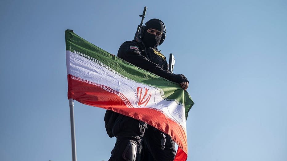 Les ambassades américaines au Moyen-Orient mettent en garde les Américains contre une « escalade imprévue » alors que les dernières frappes frappent l'Iran.