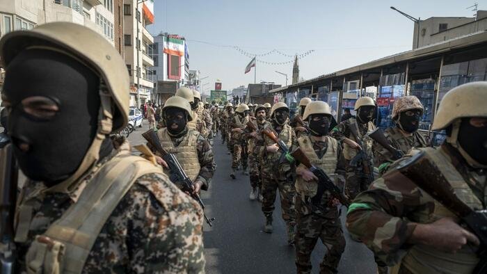 L’Iran déclare que le commandant de la force Basij a été tué dans une mystérieuse « attaque terroriste » d’insurgés
