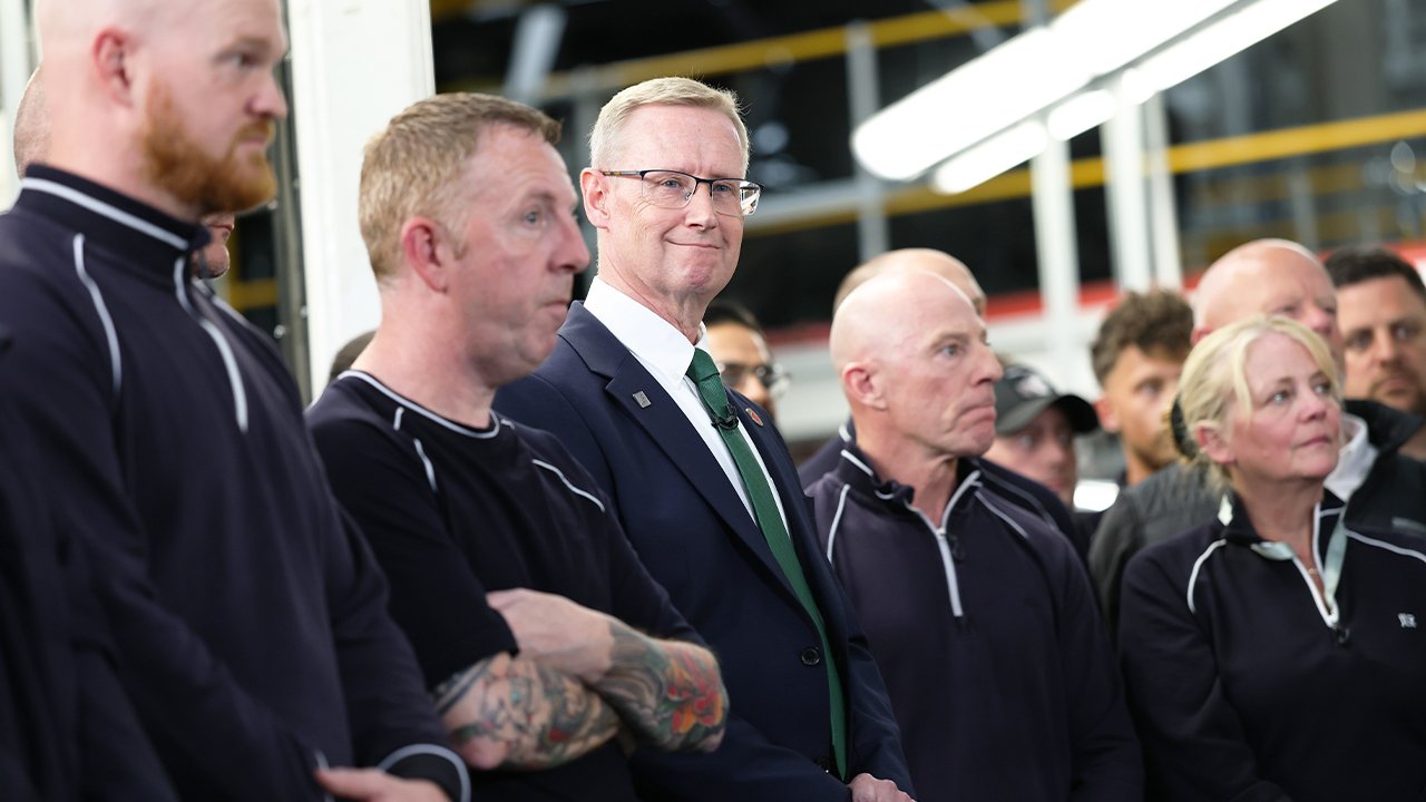 Jaguar Land Rover ouvre un programme de départs volontaires dans le cadre d'une campagne de réduction des coûts de 2,3 milliards de dollars