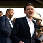Le candidat démocrate du Texas organisera une collecte de fonds à Hollywood pendant que le GOP se réunit à Dallas : « faux cowboy »
