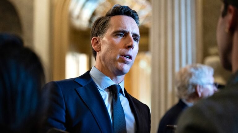 Trois nouvelles entreprises font face à l'enquête de Josh Hawley sur la surveillance par l'IA et le suivi des véhicules