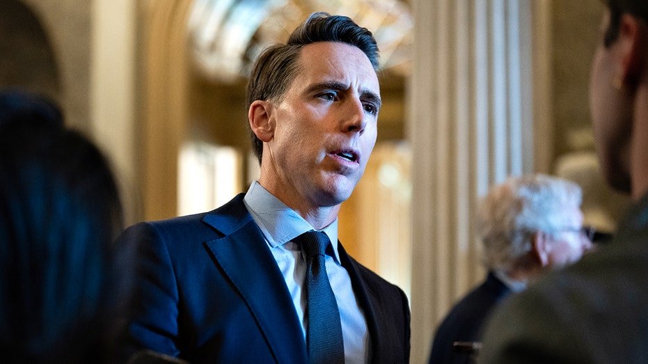 Trois nouvelles entreprises font face à l'enquête de Josh Hawley sur la surveillance par l'IA et le suivi des véhicules