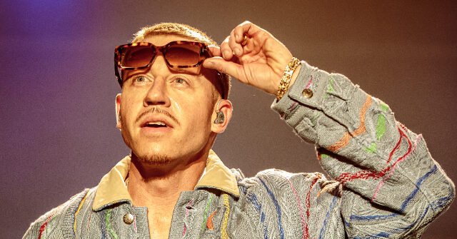 Vidéo : Le rappeur de « F**k America » Macklemore suscite des appels de remboursement pour sa tirade anti-israélienne au concert d’Ed Sheeran