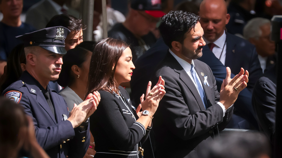 L'interaction AOC, Mamdani capturée sur la caméra lors du mémorial du 11 septembre déclenche la fureur en ligne