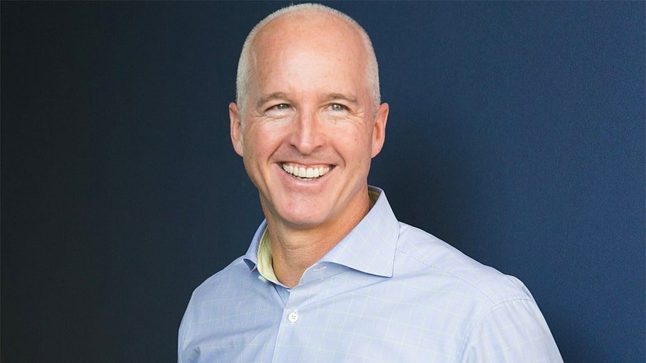 Le PDG autofinancé revendique la nomination du GOP pour contester la candidature du démocrate du Massachusetts au deuxième mandat