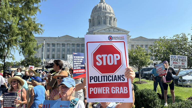 La Cour suprême du Missouri menace le secrétaire d'État d'outrage alors que la bataille pour le redécoupage s'intensifie
