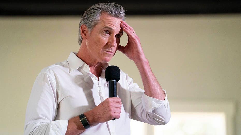 Newsom a torréfié en ligne pour une interview « mise en scène » de pêche à la mouche avec un présentateur de CNN où il a laissé tomber un indice majeur de 2028