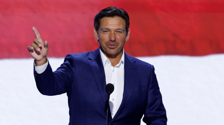 « Nous avons battu Disney, Fauci, Soros » : Ron DeSantis lance le « modèle de la Floride » dans un rallye de mi-mandat percutant
