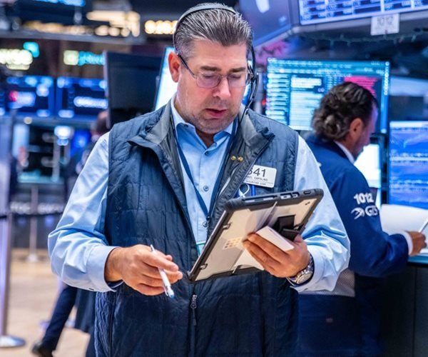 Le S&P 500 chute alors que les inquiétudes liées à l'IA frappent les fabricants de logiciels