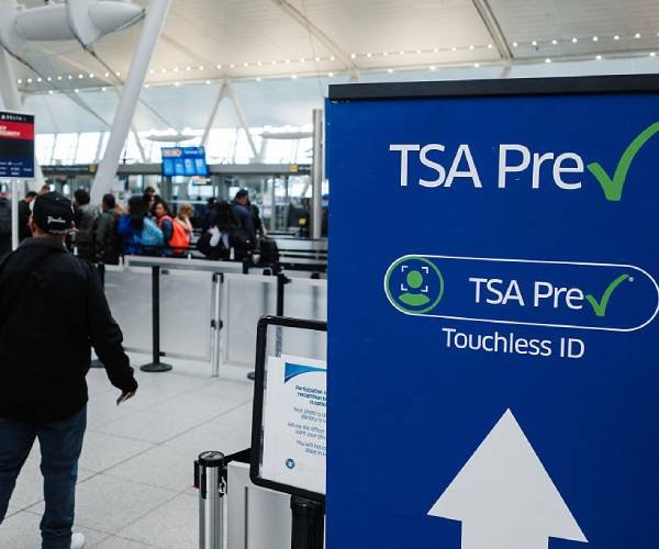 La TSA évalue l'avantage des bouteilles d'eau pour les voyageurs PreCheck