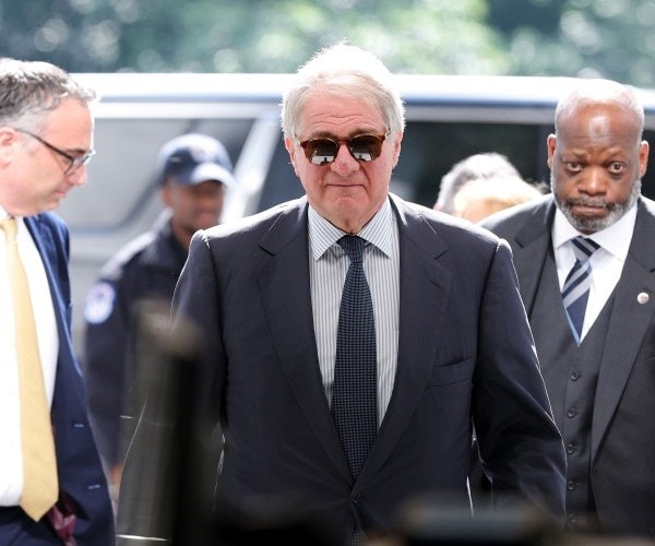 Leon Black poursuit la surveillance de la Chambre des représentants suite aux assignations à comparaître d'Epstein