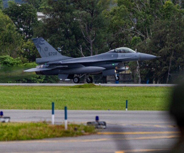 Les nouveaux F-16 de Taiwan bloqués à Hawaï en raison de retards