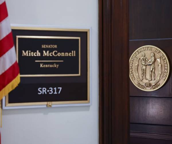 Le retour prévu de McConnell renouvelle le débat sur le vieillissement des législateurs