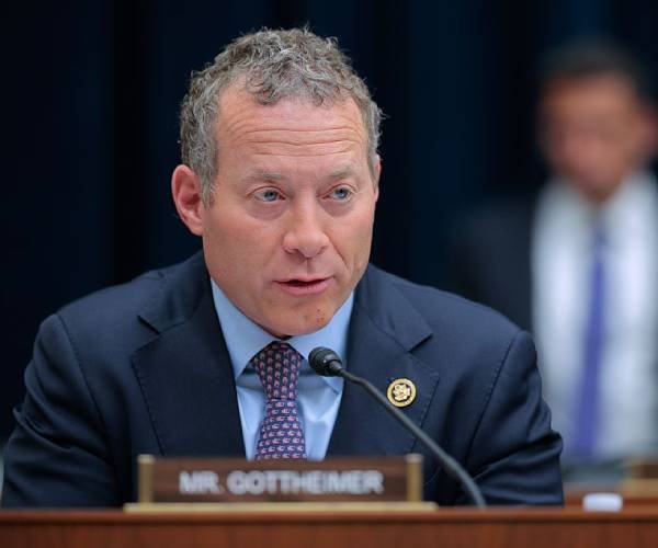 Le GOP lie le vote antisocialiste au SAVE America Act