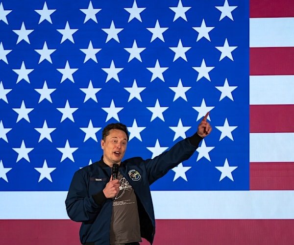 Musk intervient alors que le GOP se démène pour défendre son siège au Sénat du Texas