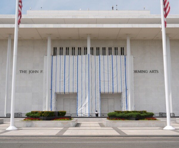 Le Kennedy Center renouvelle son appel à la fermeture en raison de l'effondrement du plafond