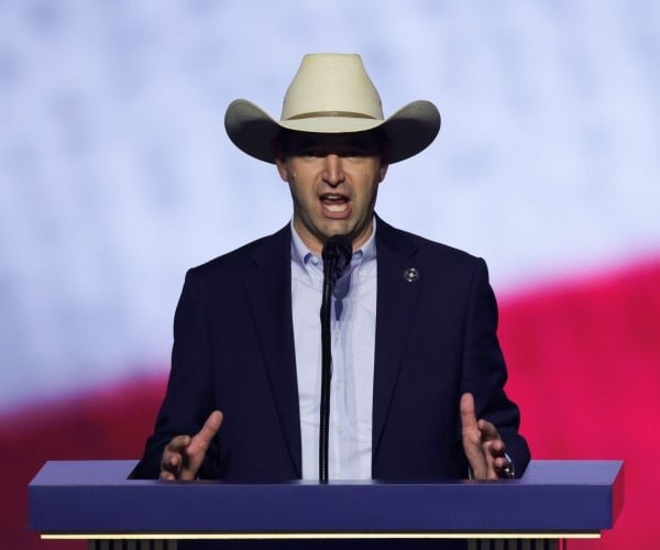 Montana AG à Newsmax : les règles de l’ère Biden ont occupé le bureau de 20 avocats
