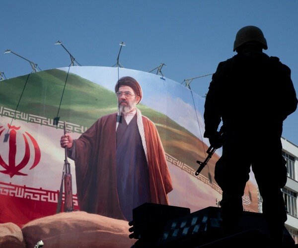 L’Iran condamne à mort une femme de 20 ans ; Twin a 25 ans