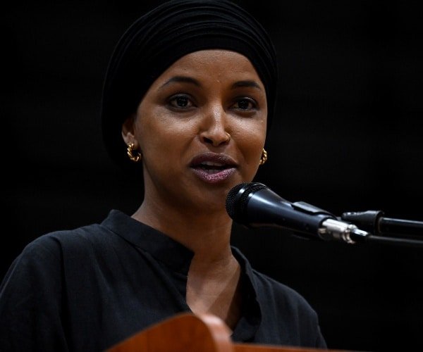 Rapport : le représentant Omar innocenté dans une affaire de divulgation financière