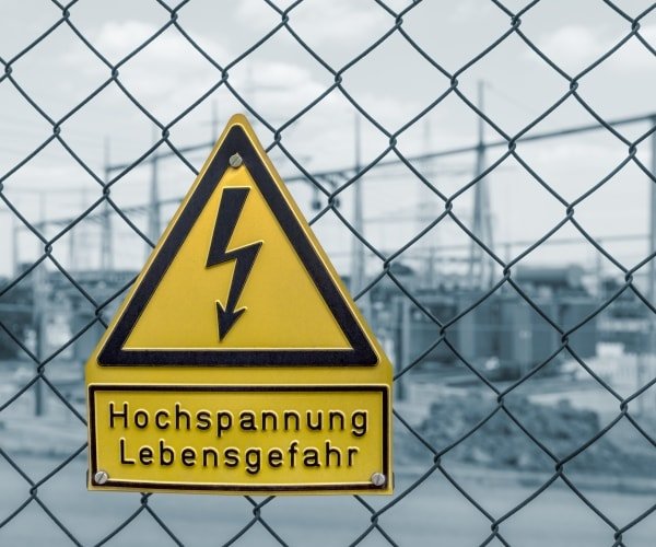 La police désamorce 21 explosifs près du réseau électrique allemand