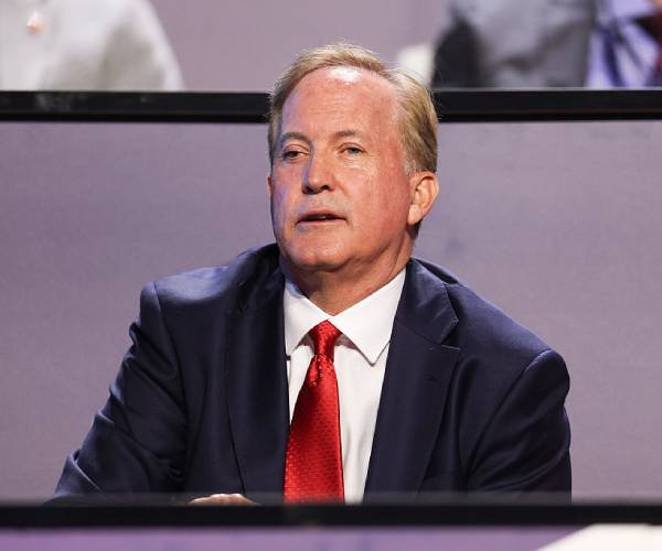 Paxton à Newsmax : les médias cachent les opinions de Talarico