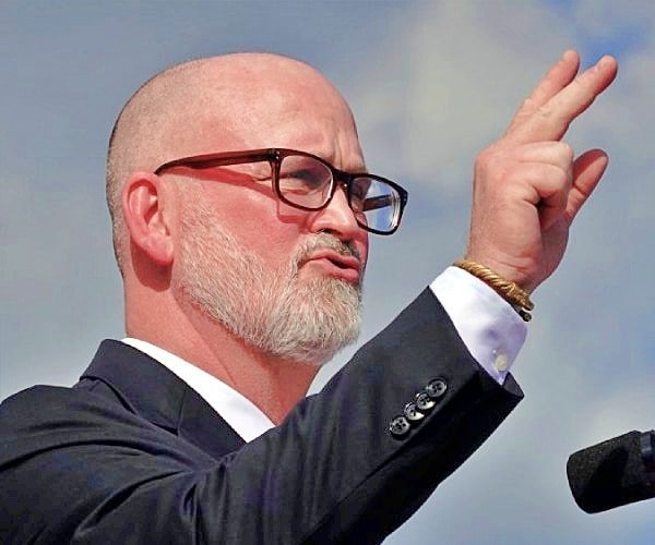 Représentant Van Orden à Newsmax : Les médias grand public ne signalent pas les victoires du GOP