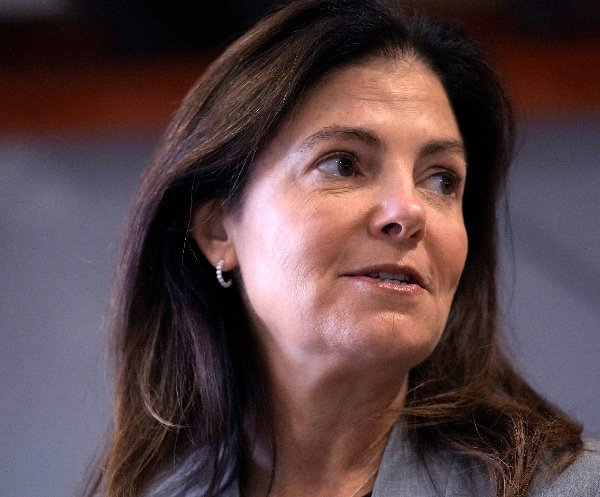 Ayotte avance en novembre après avoir remporté la primaire du gouverneur NH GOP