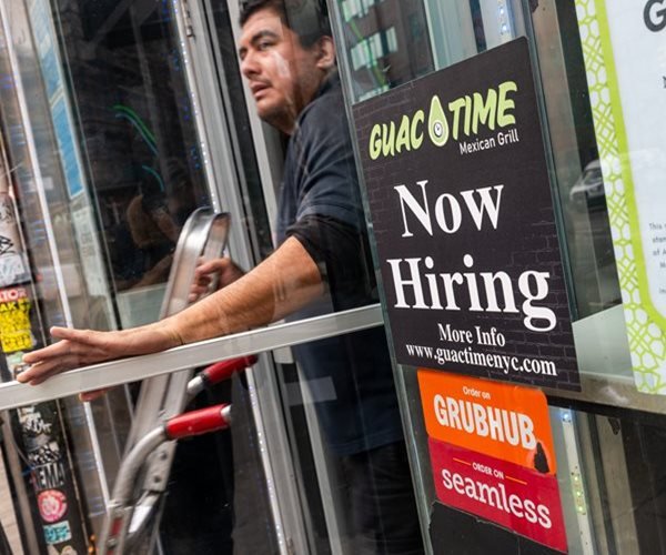 Le marché du travail rebondit en août avec 162 000 emplois