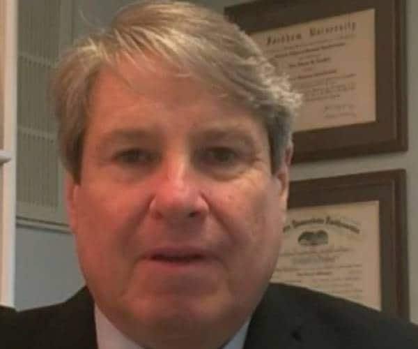 Le sondeur John McLaughlin à Newsmax : Lier les démocrates au socialisme aide le GOP