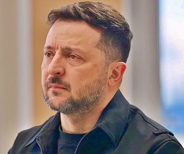 Norvège PM: l'avion de Zelenskyy "presque touché" par un drone mardi