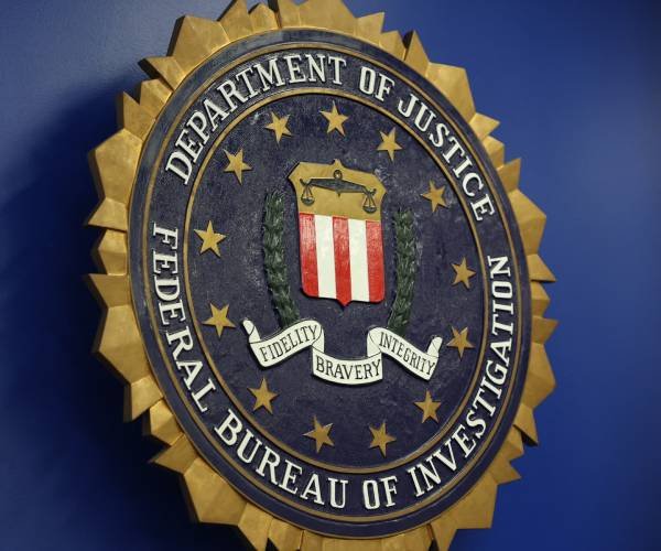Le FBI enquête sur les ventes en ligne de millions de permis de conduire