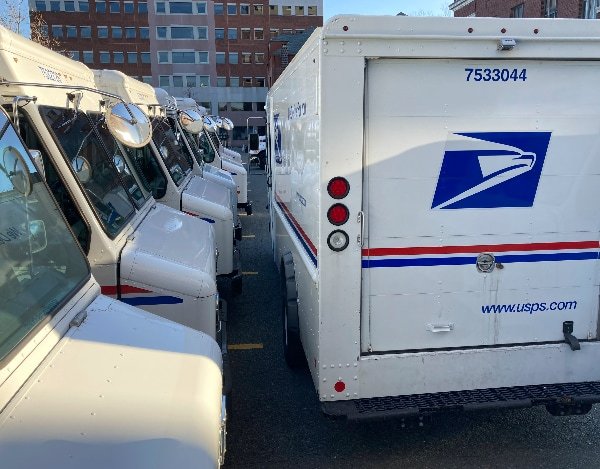 Un juge américain prolonge le blocage des restrictions de vote par correspondance de l'USPS